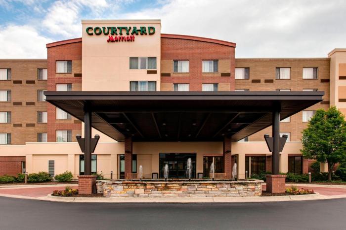 Courtyard by Marriott Chicago SchaumburgWoodfield Mall