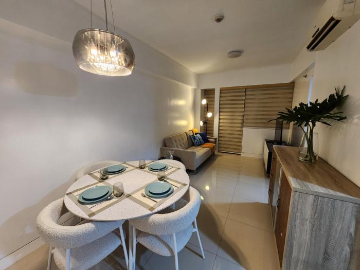 1BR Condo w Balcony near NAIA, Casino, Newport