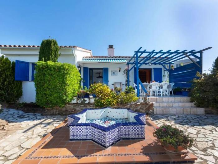 Pretty house, 3 bedrooms, Llança