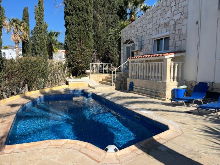 Villa Neyla Four bedroom Coral Bay Beach front