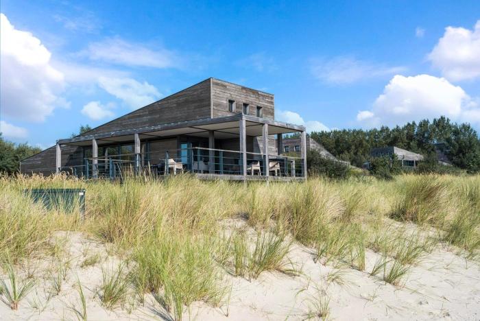 Villa 48 – Soft Sands | By the beach with views over the water