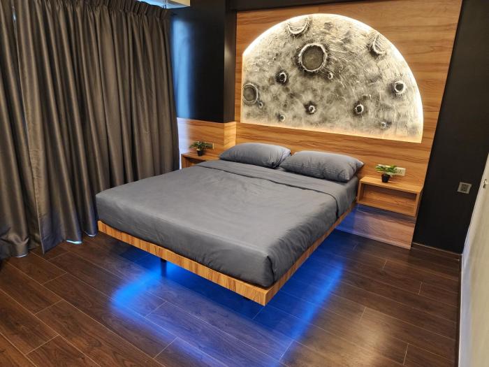 The Moon at the Aeon