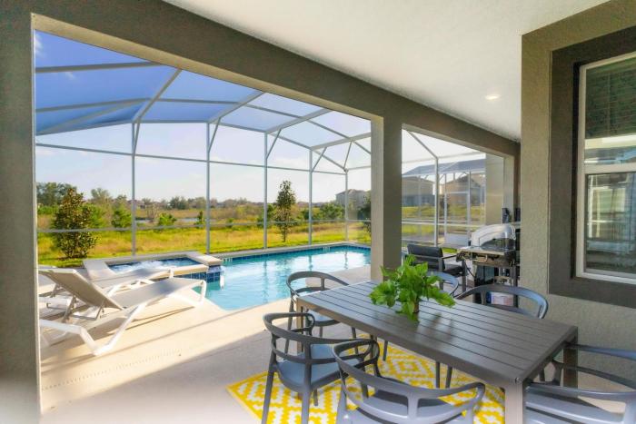 Gorgeous 6 Bd SF Close to Disney w Pool @ Champions Gate Resort 712