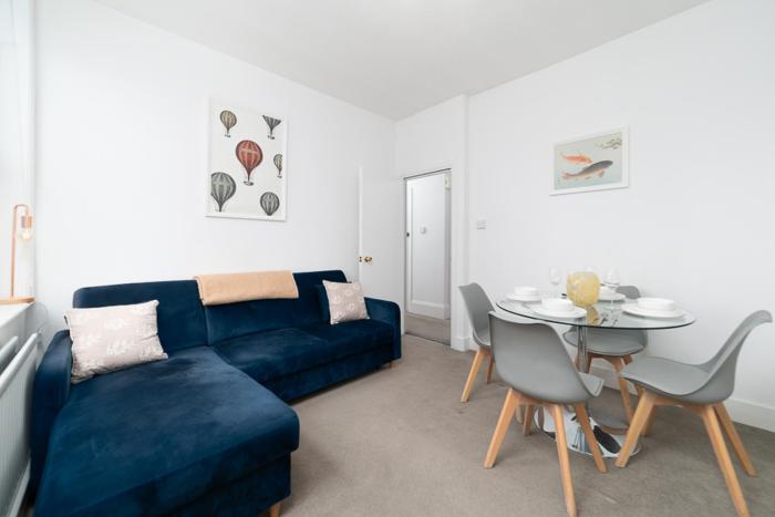 Elegant Apartment in London Steps Away From River Thames