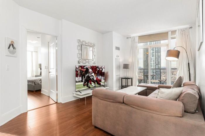 Luxurious 2BR 2BATH Condo Steps from Square One
