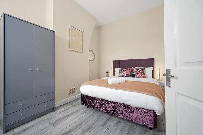Manchester 4-Bed Home Perfect for Contractors & Families w Free Parking