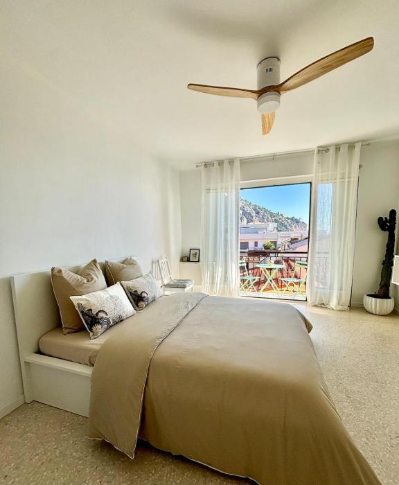 Sea View Studio with Balcony, Near Italy & Monaco