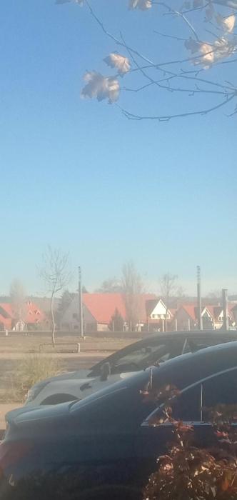 Une chambre et une cuisine Un lit de deux personnes aussi deux places pour les enfants Famille