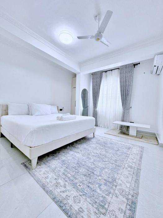 Modern Mombasa Stay Central 2BR, AC, Pool, Gym