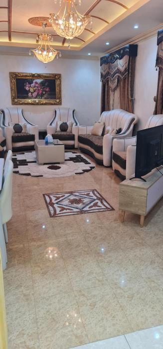 شقة غرفة نوم ومجلس بحي عرقة