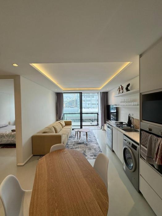 Modern 2-bed in the Iron Works