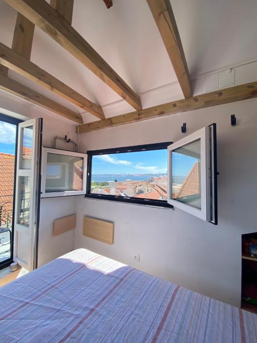 Lisbon Duplex Alfama, River Views & Hydromassage