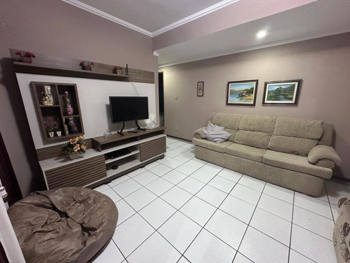 Apto no centro com garagem