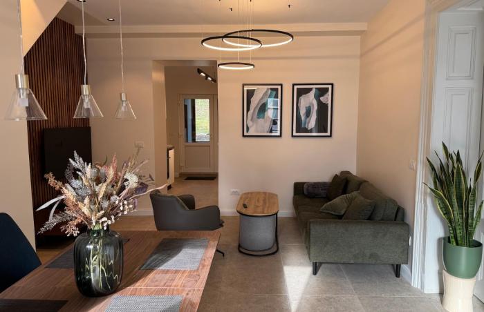 Old Town Escape - Central Apartment with Garden