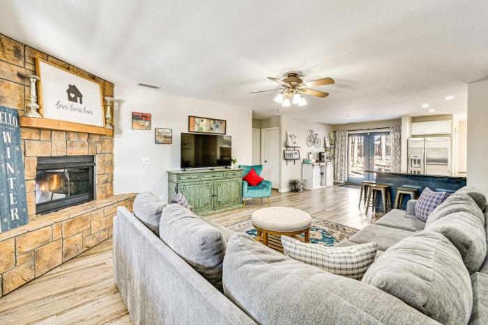 1 Mi to NAU High-Country Home with Gorgeous Views!