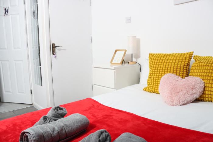Cosy studio with kitchenette and private bathroom - 15mins to Central London!