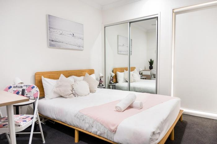 Standard Queen Room in Gregory Hills - Quaint Spot - Shared Bathroom