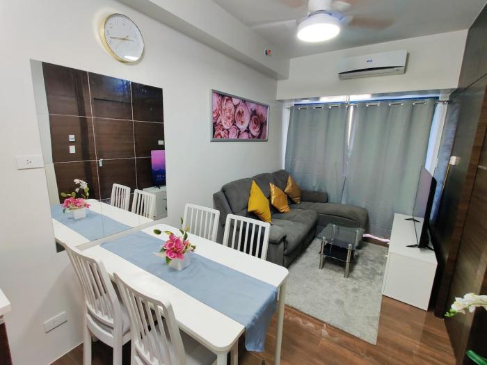 Stunning 2BR Condo in AIR Residences Makati High Floor and WFH with 300Mbps Wifi