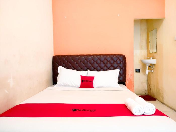 RedDoorz near City of Tomorrow Mall Surabaya