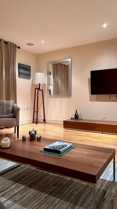 Comfortable & Well-Located 2 Bed Apartment in Chelsea