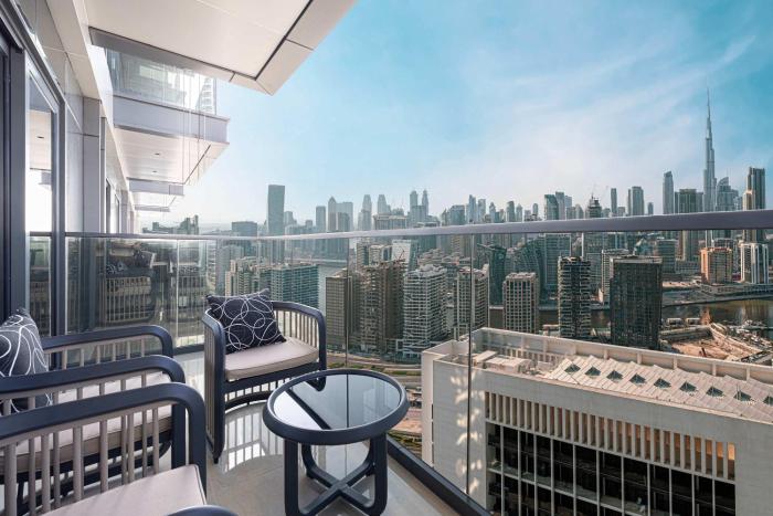 Modern 1-Bedroom Apartment with Stunning Burj Khalifa and city Views
