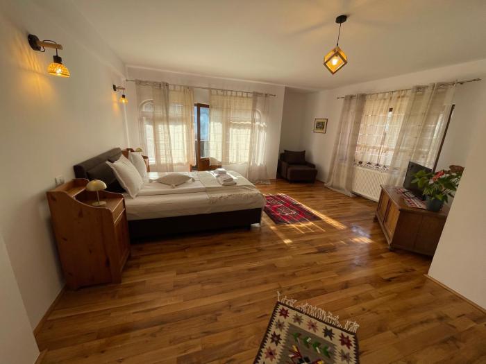 Camera Stejar - CĂTUN