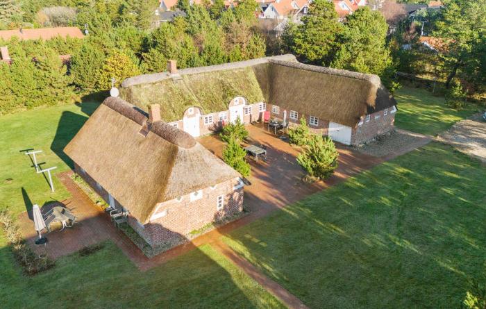 Amazing Home In Blåvand With Wifi