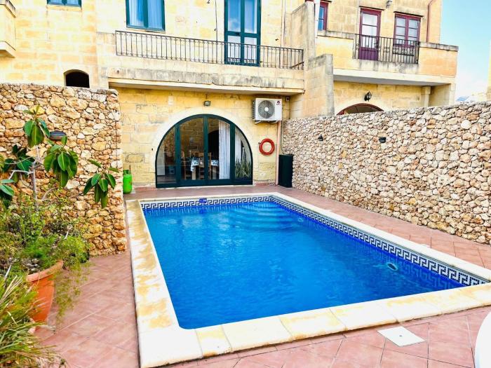 4 Bedroom Farmhouse with Private Pool in Xaghra Gozo