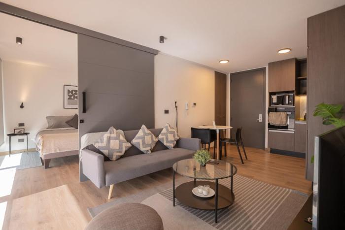 Amazing space steps from the metro