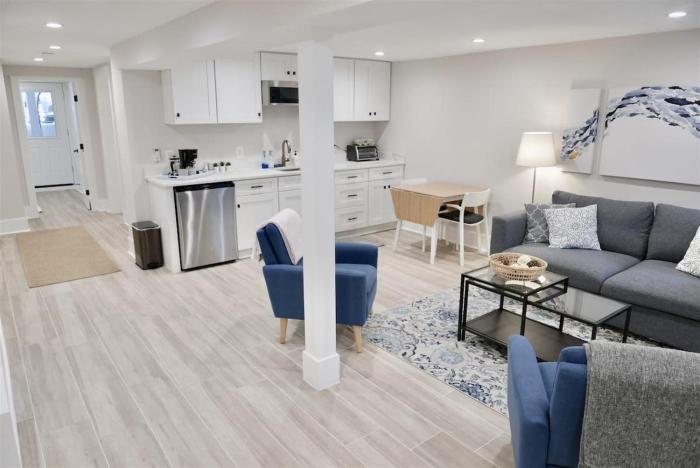 Beautiful & Modern-near Subway Parking