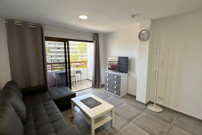 Apartamentos Danubio, Modernes Apartment mit Poolblick und seitlichem Meerblick, Wohnzimmer und 1 Schlafzimmer, 4 Etage, im Herzen von Playa del Inglés, Gran Canaria