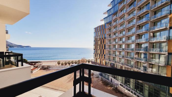 White Pearl, Casa Al Mare