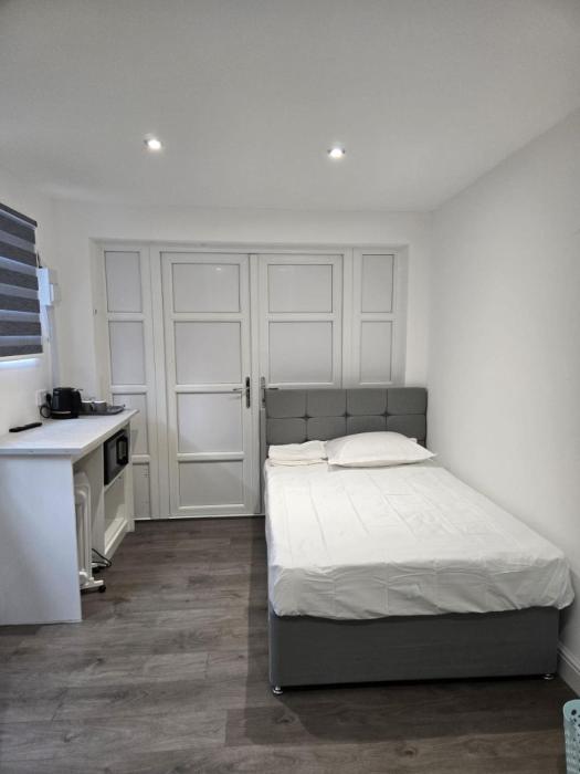 Mini Studio in Greenhithe