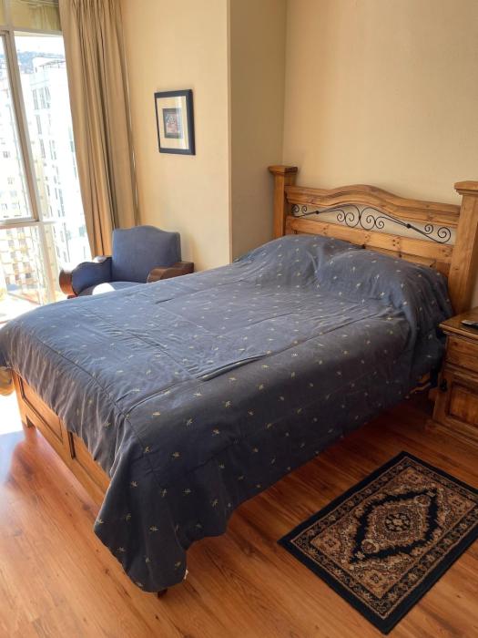 Cerca, a pasos de la Embajada de EEUU