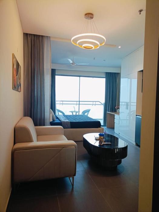 Luxurious suite with city view
