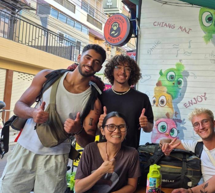 Lazy Gibbon 1 Chiang Mai - Tha Phae Gate