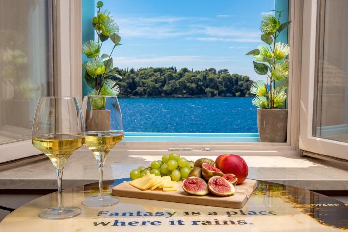 Nataschas Beachfront Apartments