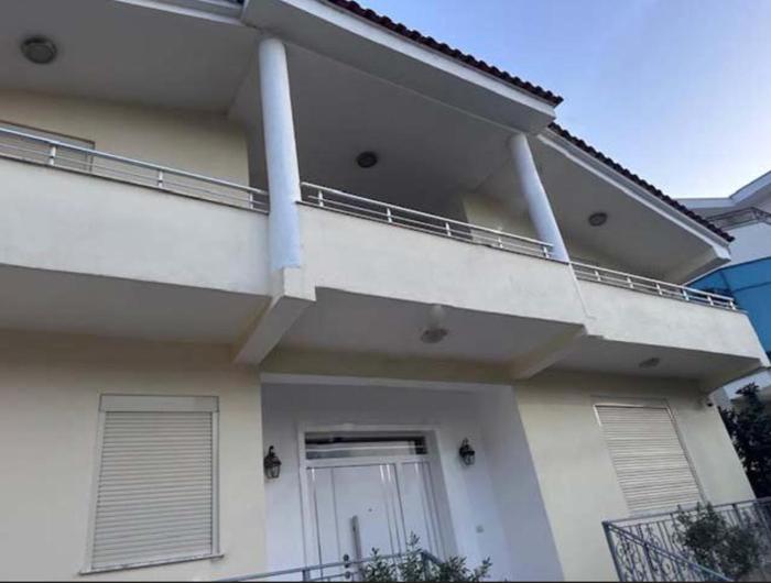 Villa e Verdhe Elbasan, Albania