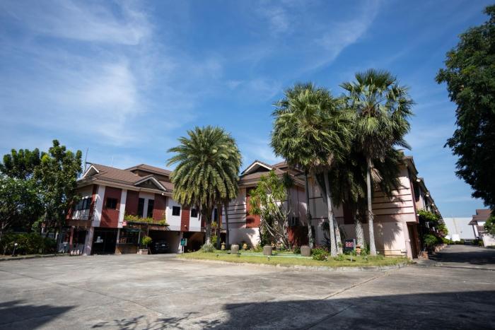 โรงแรมบ้านสวนรีสอร์ท ชลบุรี