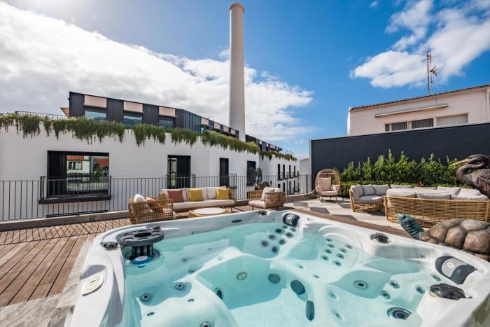 Jacuzzi, Terrace & Infinity Pool at Savoy Insular