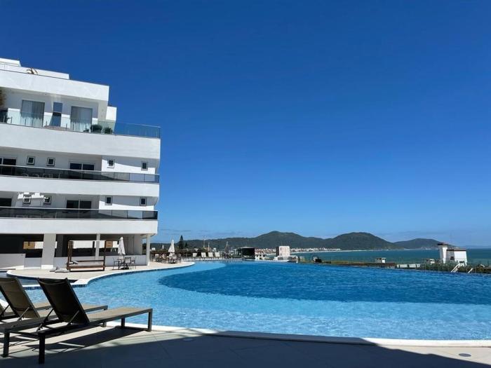 Apartamento confortável e luxuoso com piscina panorâmica