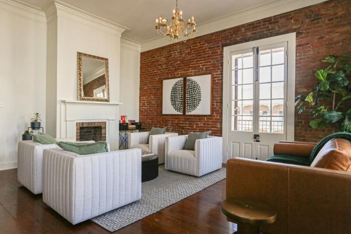 Paradise Loft, 3 Bedroom King Beds, Heart of Downtown, Full Kitchen & Wet Bar, Streaming TV