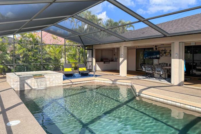 4 Mi to Beach Coastal Cape Coral Home