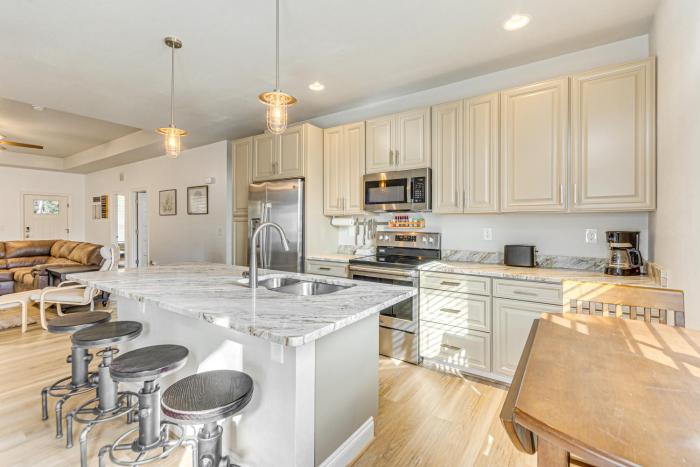 Outdoor Bar and Fire Pit Navarre Getaway!