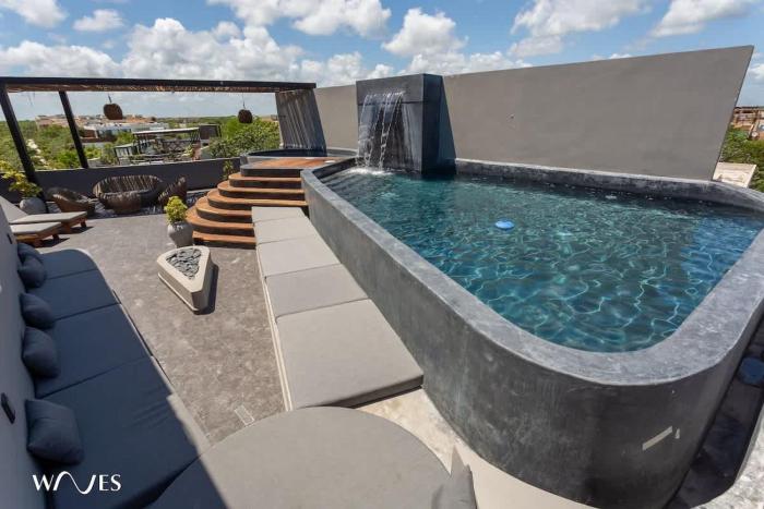 Luminous 2 BR with Roof Pool Close to Hotel Zone by Waves Management