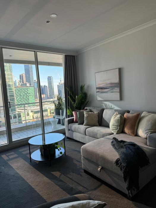 On RIVER - 2bed appt, free park