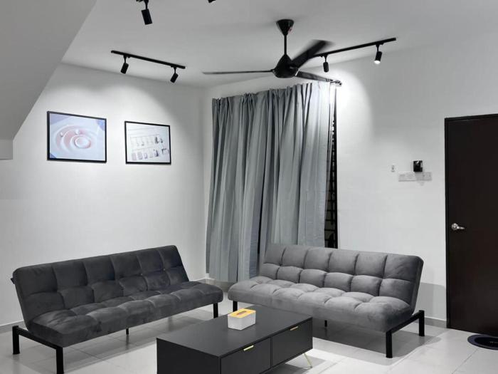 Senai 14pax The Joyous Home Pooltable nr Airport JPO by Ourstay