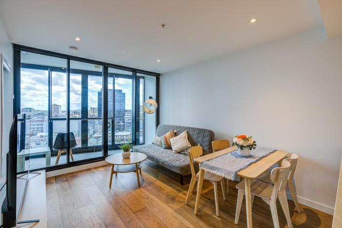 Skyline Haven, Luxe 2BR with Pool & Gym in Fortitude Valley