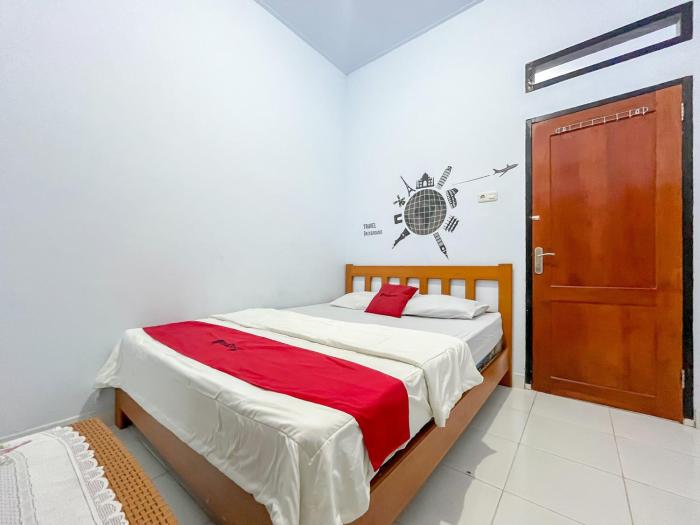 RedDoorz Syariah at Home Ampana Guest House Ampana Kota