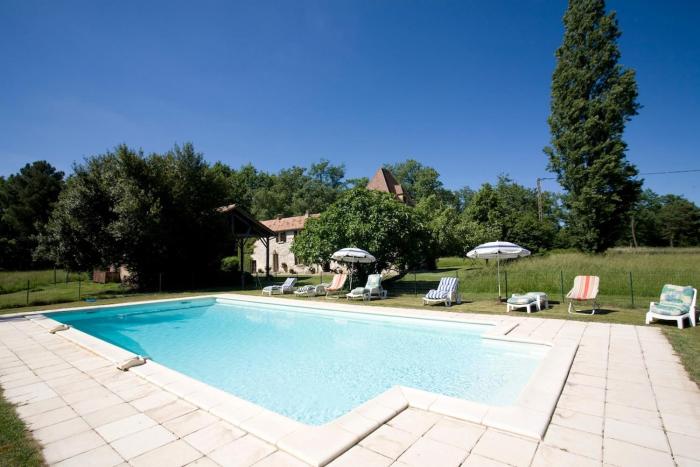 Propriété en pleine nature,grands espaces,, Périgord Noir, piscine chauffée, climatisation,wifi